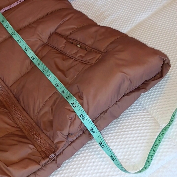 Old Navy Puffer Vest - Picture 9 of 9